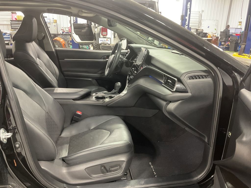 Used 2022 Toyota Camry XSE image 13