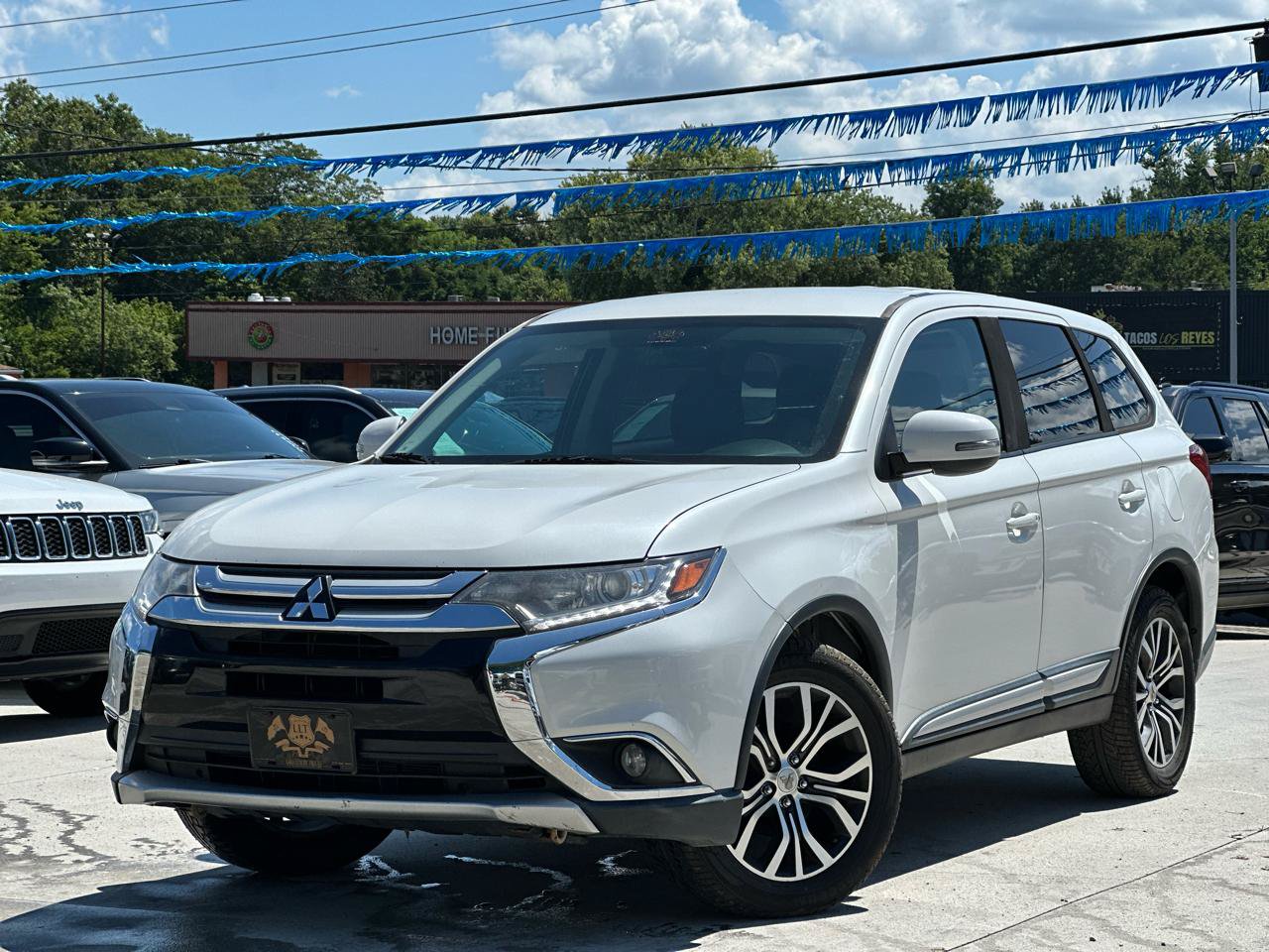 Used 2017 Mitsubishi Outlander SE AWD/4WD image 3