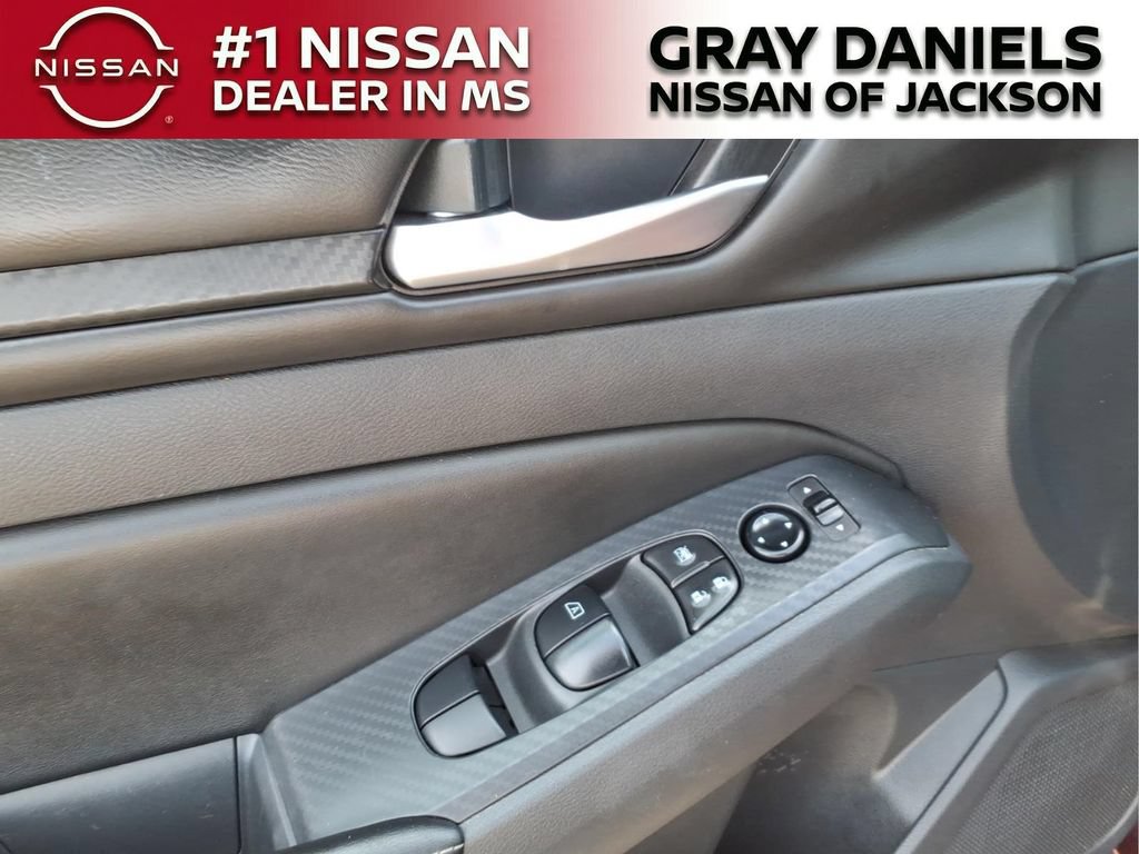 Used 2025 Nissan Altima 2.5 SV FWD image 10