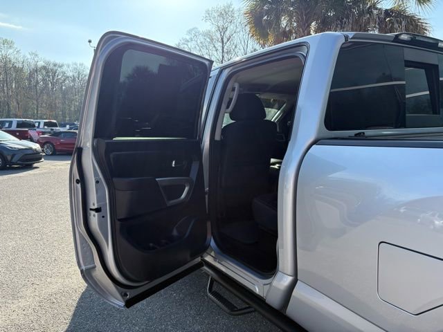 Used 2019 Nissan Titan SV w/ SV Convenience Package image 24