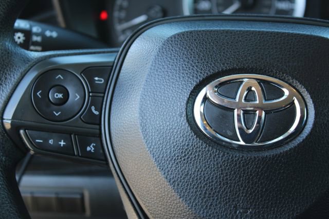 Used 2022 Toyota Corolla LE image 19