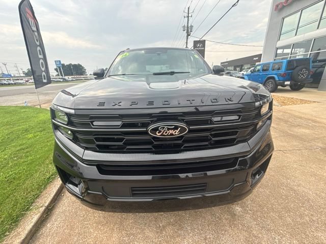 Used 2026 Ford Expedition Platinum w/ Stealth Appearance Package AWD/4WD image 3