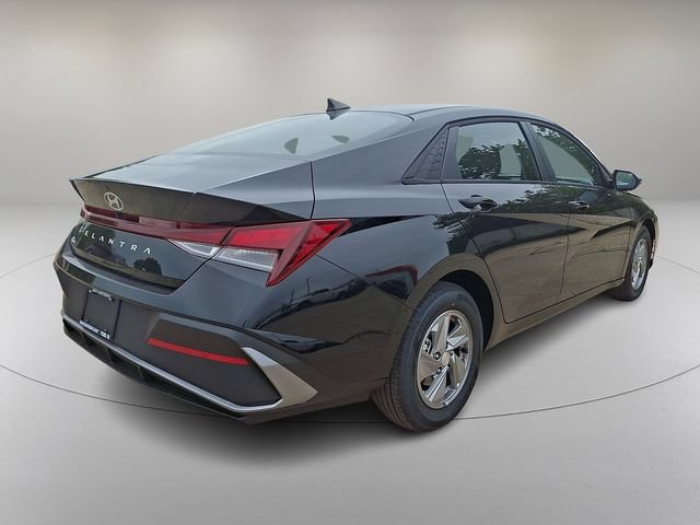 New 2026 Hyundai Elantra SE FWD image 7