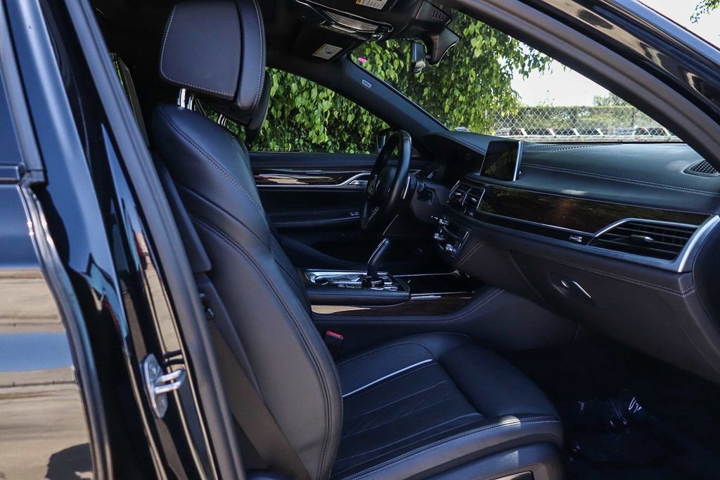Used 2022 BMW 750i xDrive w/ Executive Package AWD/4WD image 19
