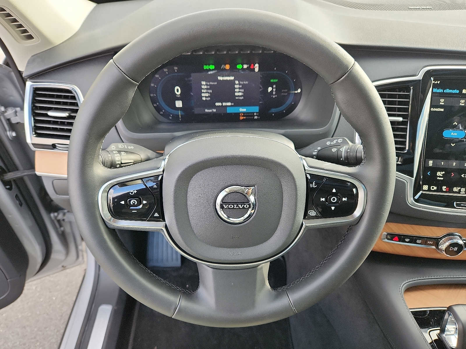 Certified 2024 Volvo XC90 T8 Plus image 19