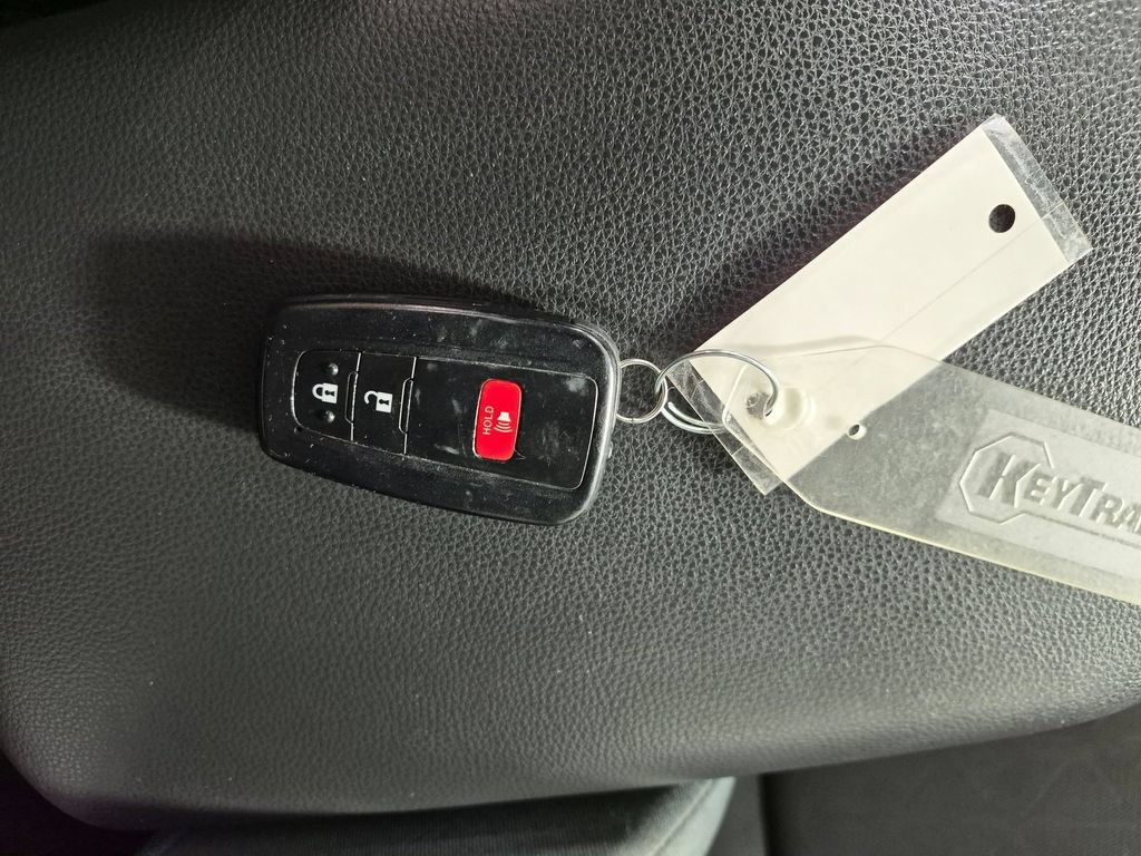 Used 2019 Toyota RAV4 XLE w/ Carpet Mat Package AWD/4WD image 31