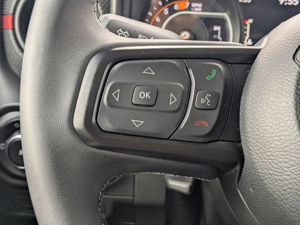 Used 2025 Jeep Wrangler Unlimited Rubicon AWD/4WD image 17