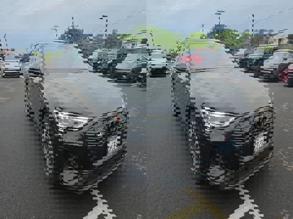 Used 2023 Audi e-tron Premium w/ Convenience Plus Package image 2