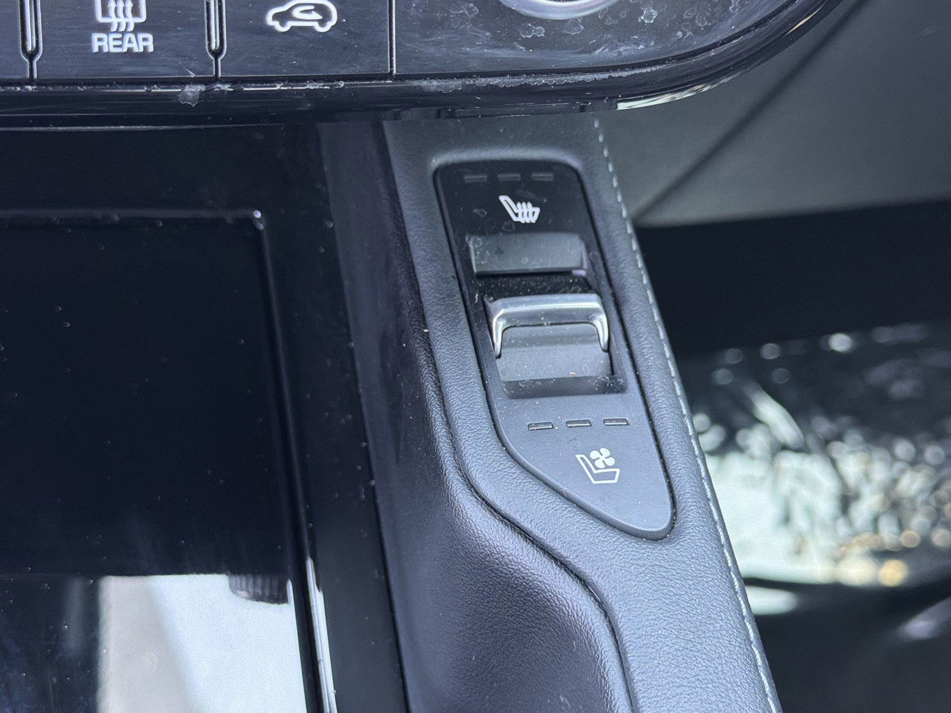 Used 2024 Kia Telluride EX w/ EX Captain's Chair Package FWD image 10