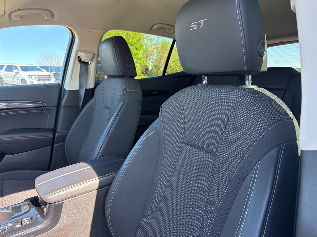 Used 2023 Buick Envision Preferred w/ Sport Touring Package AWD/4WD image 27
