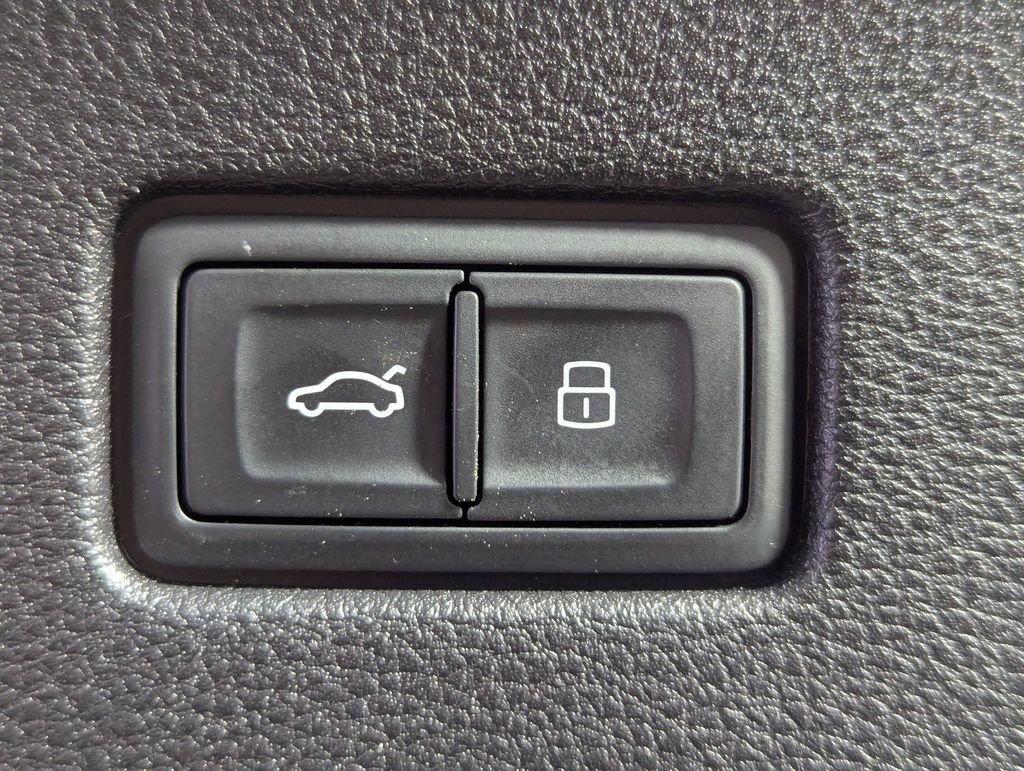 Used 2021 Audi Q8 Premium Plus image 91