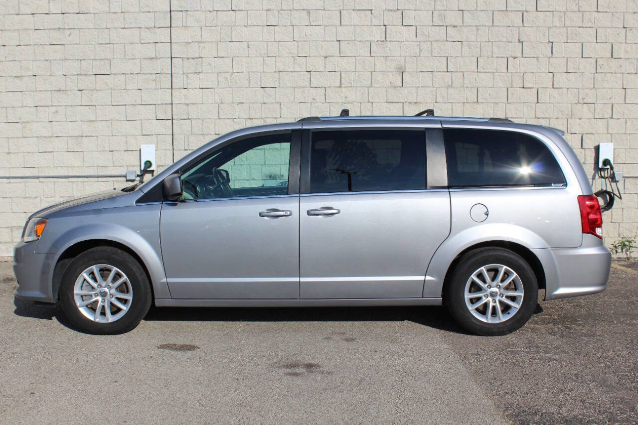 Used 2018 Dodge Grand Caravan SXT image 2