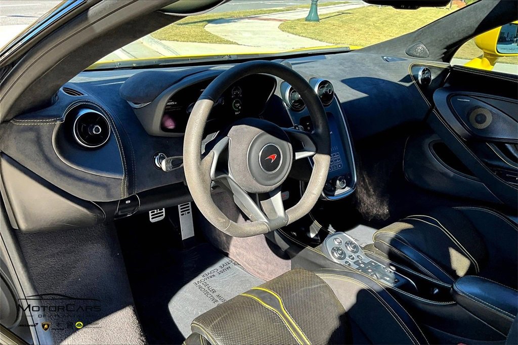 Used 2018 McLaren 570S Spider image 12