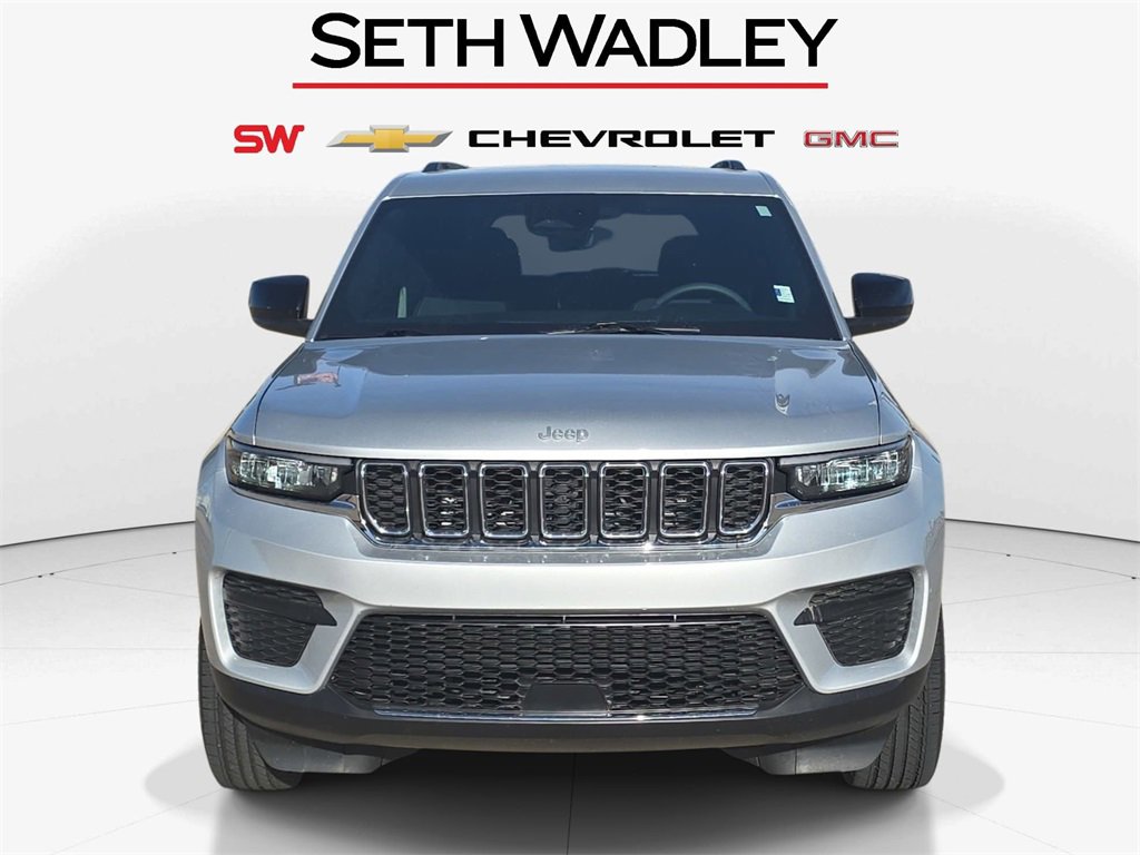 Used 2025 Jeep Grand Cherokee Laredo w/ Luxury Tech Group I image 2
