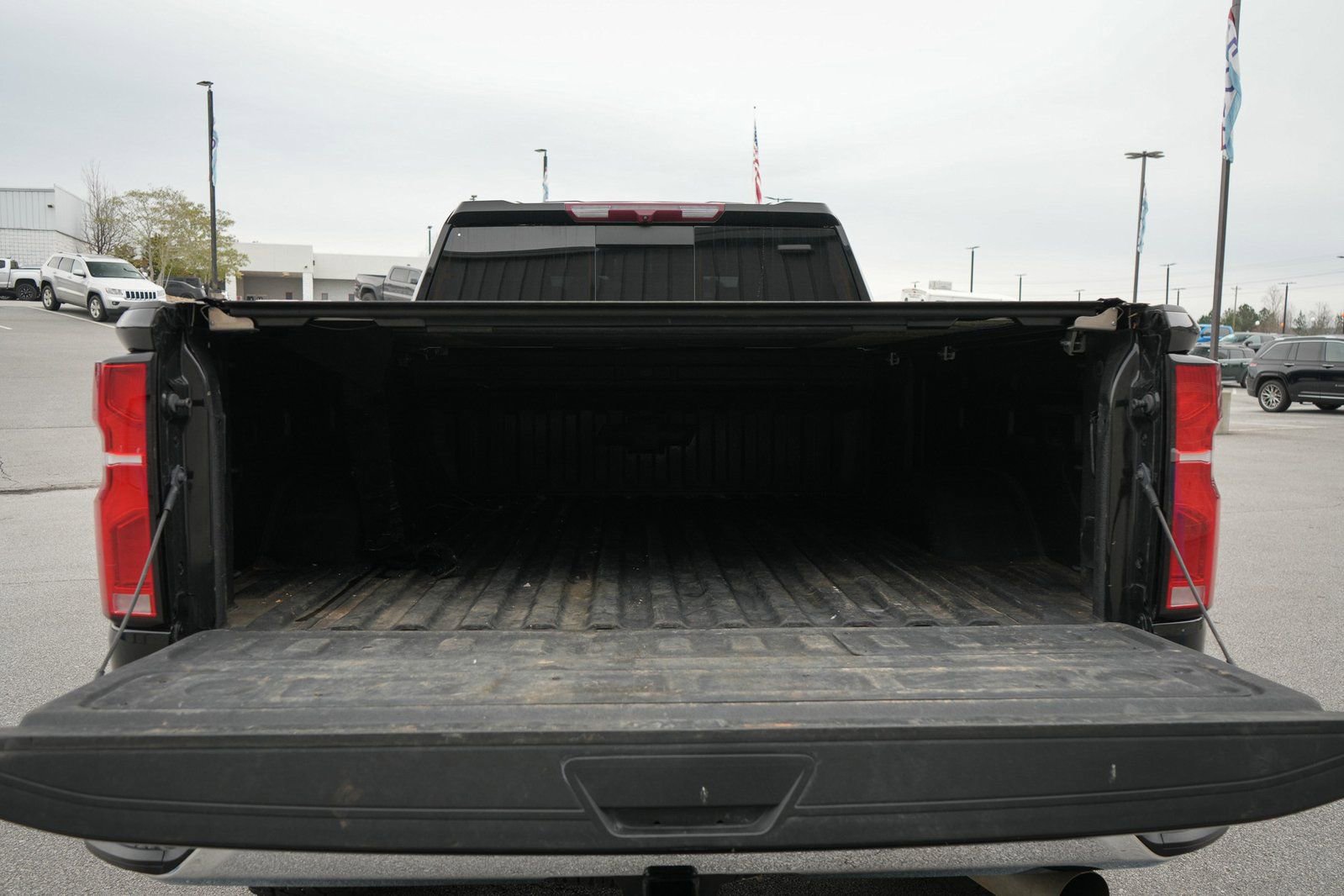 Used 2024 Chevrolet Silverado 2500 LTZ w/ LTZ Convenience Package AWD/4WD image 9