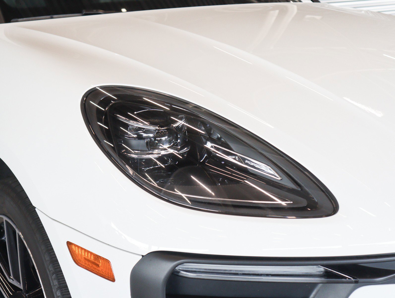 Certified 2024 Porsche Macan image 27