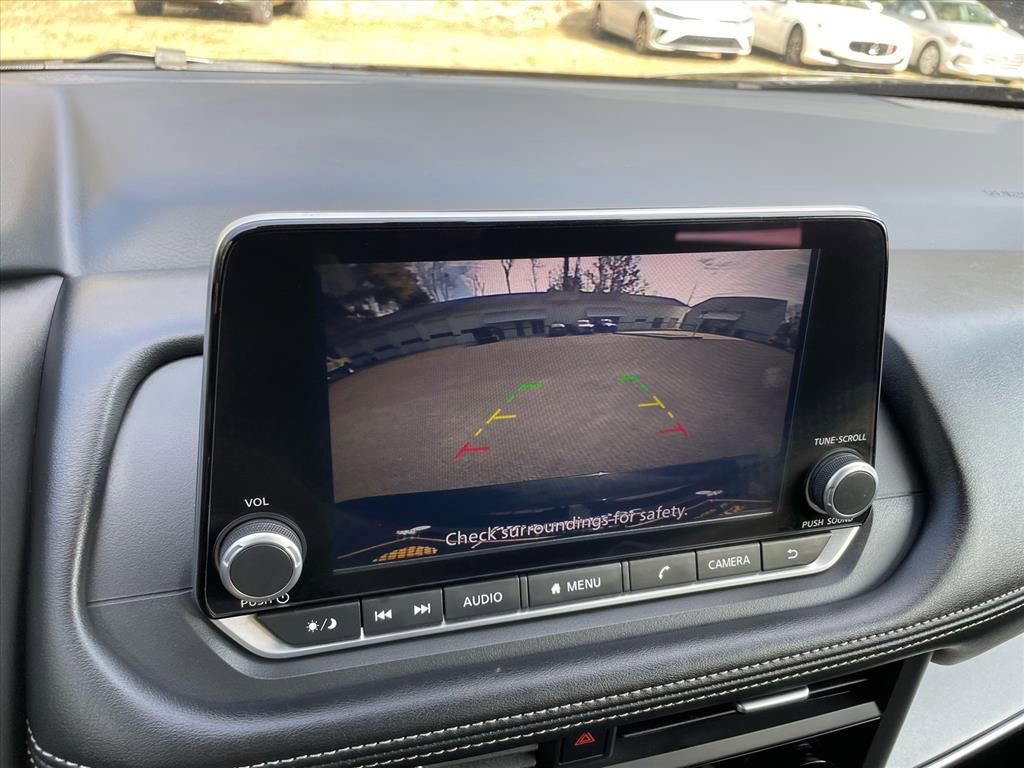 Used 2025 Nissan Rogue SV image 19