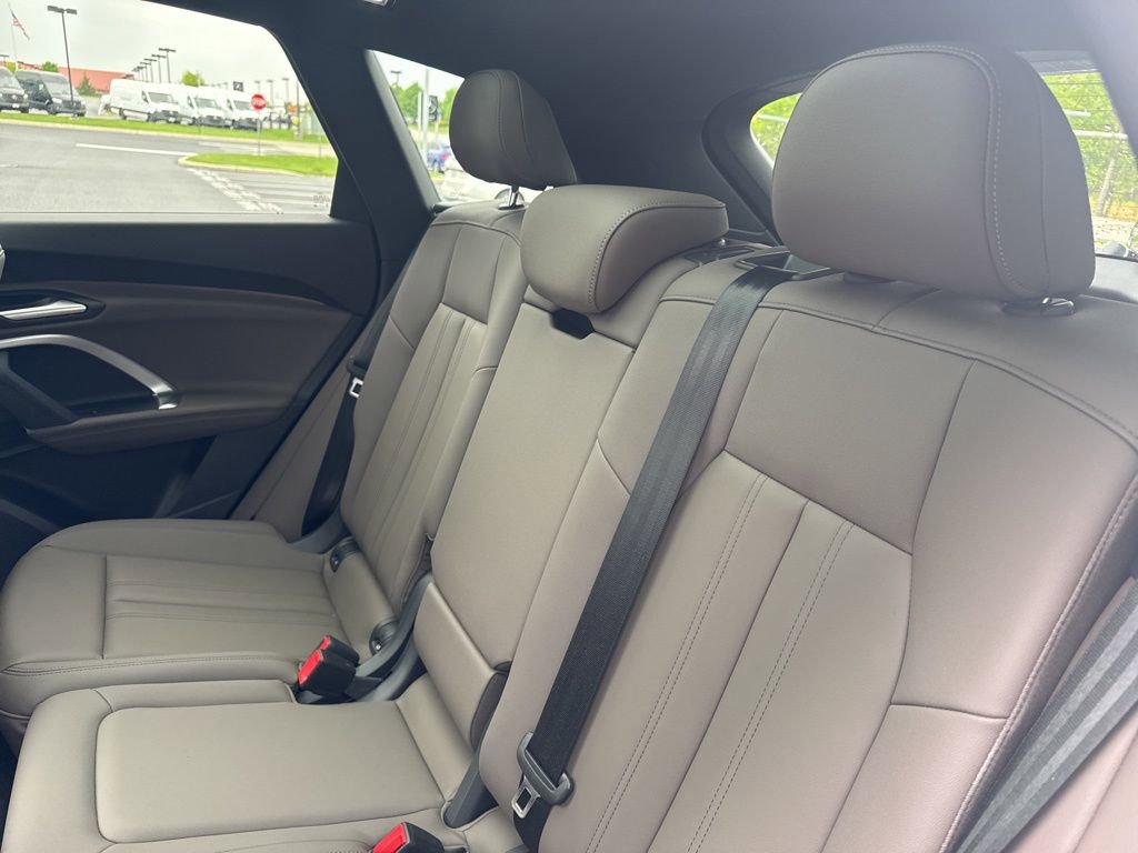 Used 2025 Audi Q5 Premium Plus w/ Premium Plus AWD/4WD image 26