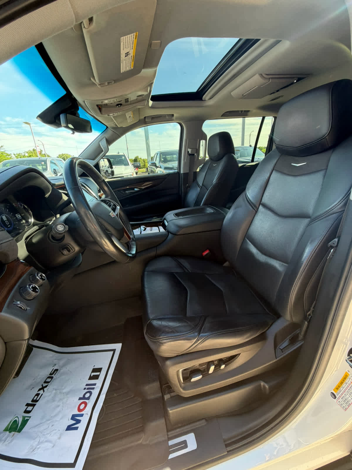 Used 2020 Cadillac Escalade ESV Premium Luxury AWD/4WD image 17