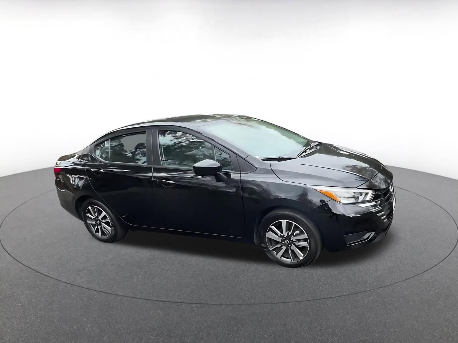 Used 2025 Nissan Versa SV video 2
