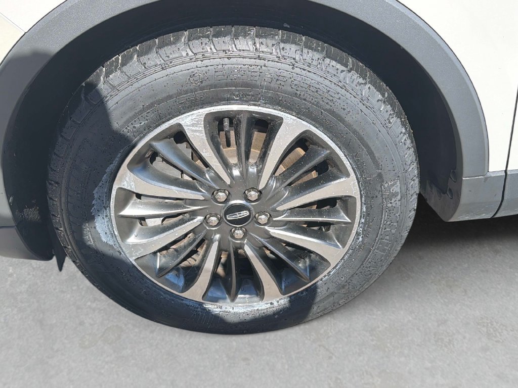Used 2023 Lincoln Nautilus FWD w/ Premium Package image 12