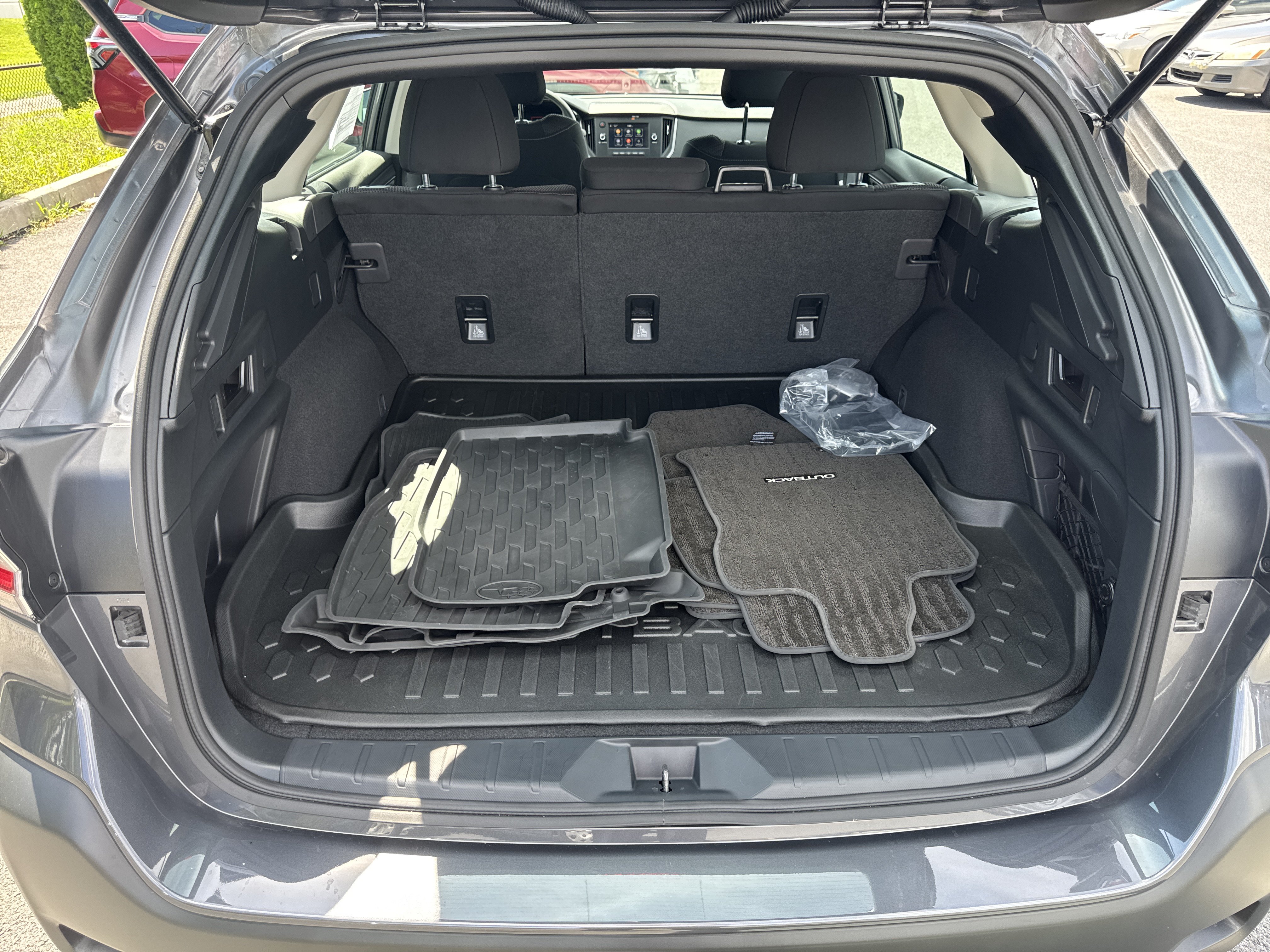 Used 2025 Subaru Outback AWD/4WD image 25
