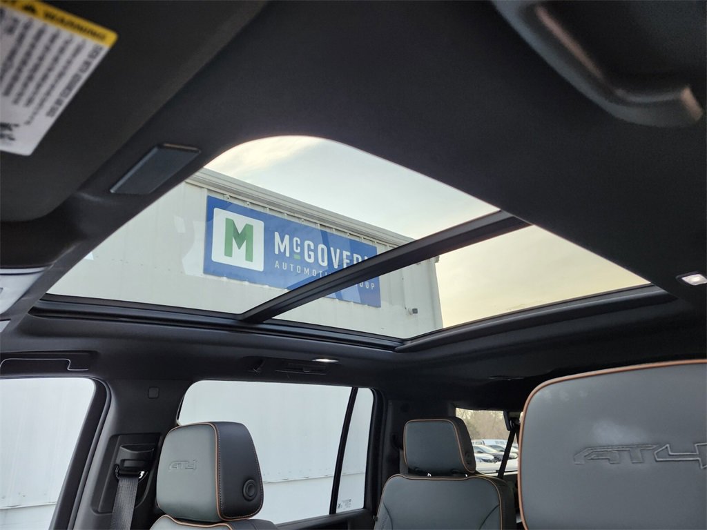Used 2025 GMC Yukon XL AT4 image 20