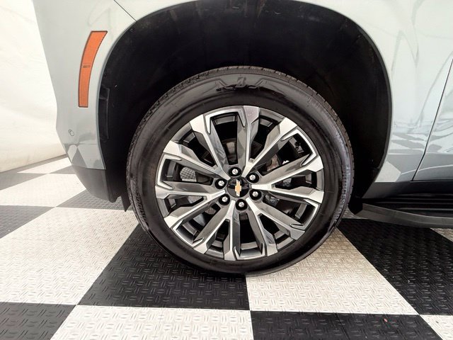 Used 2026 Chevrolet Suburban High Country w/ Sun And Tow Package AWD/4WD image 12