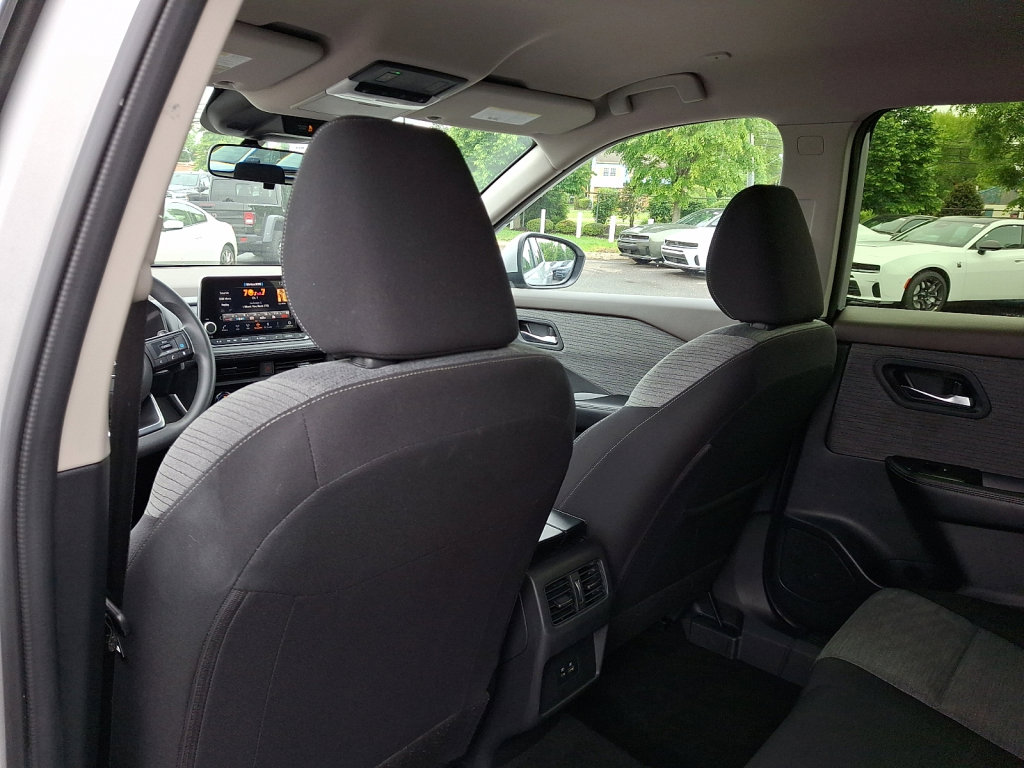 Used 2023 Nissan Rogue SV FWD image 21