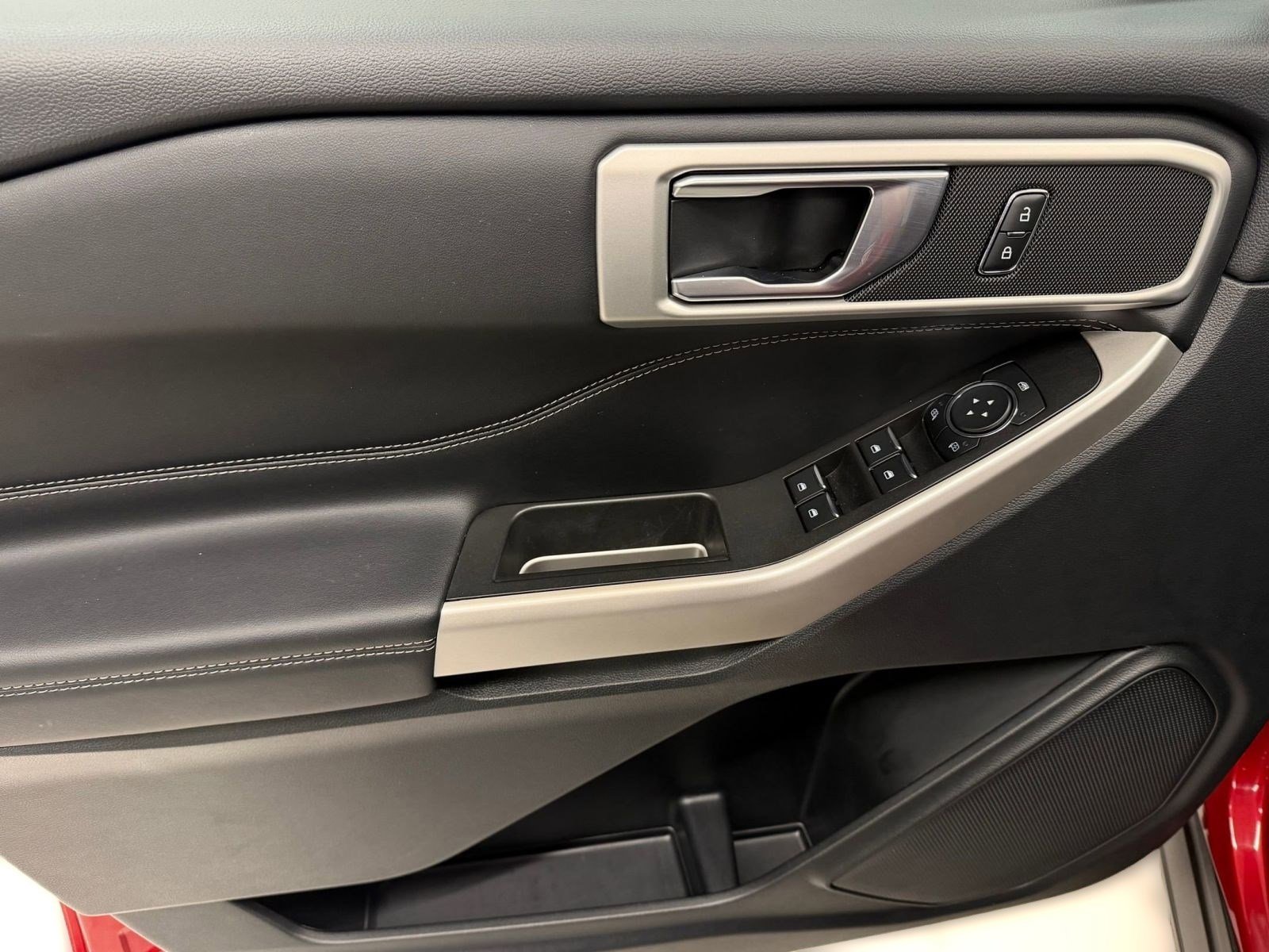 Used 2023 Ford Explorer XLT w/ Equipment Group 202A image 10