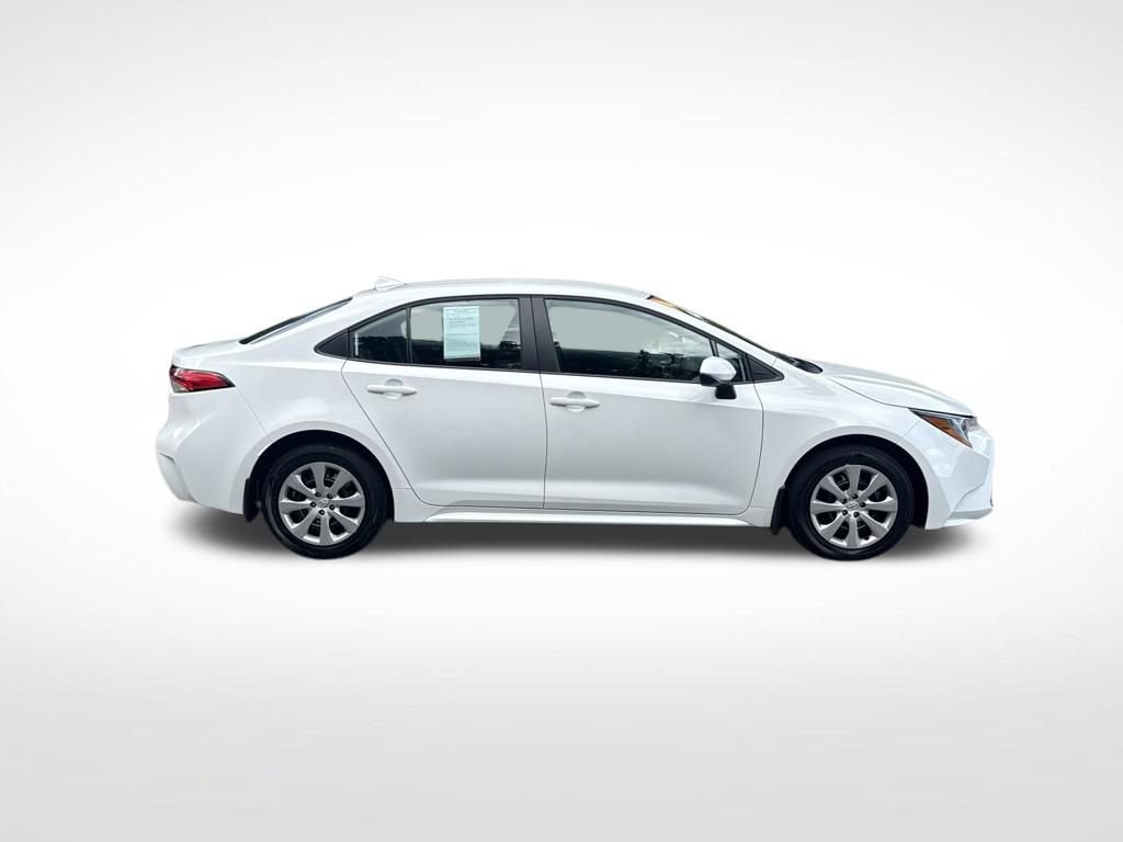 Used 2026 Toyota Corolla LE FWD image 4