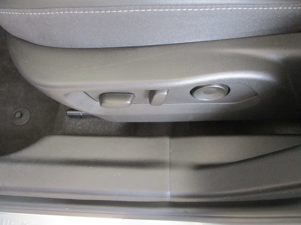 Used 2025 Buick Envision Preferred AWD/4WD image 19