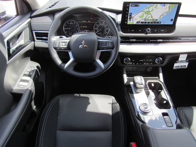 New 2026 Mitsubishi Outlander ES image 17