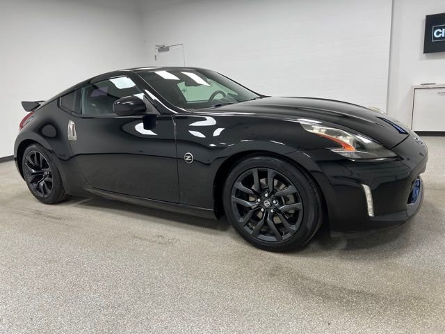 Used 2019 Nissan 370Z Coupe RWD image 12