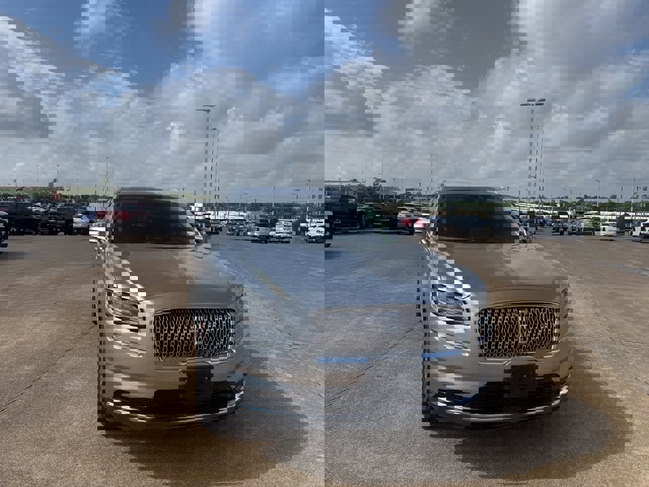 Used 2022 Lincoln Nautilus FWD w/ Premium Package image 3