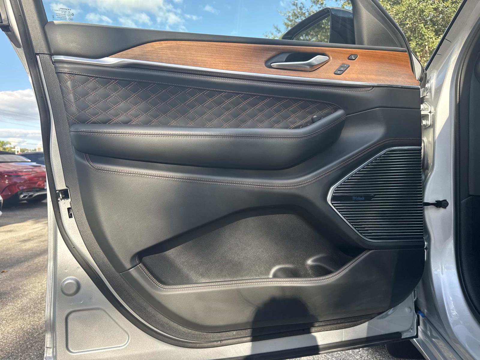 Used 2023 Jeep Grand Cherokee L Summit image 17