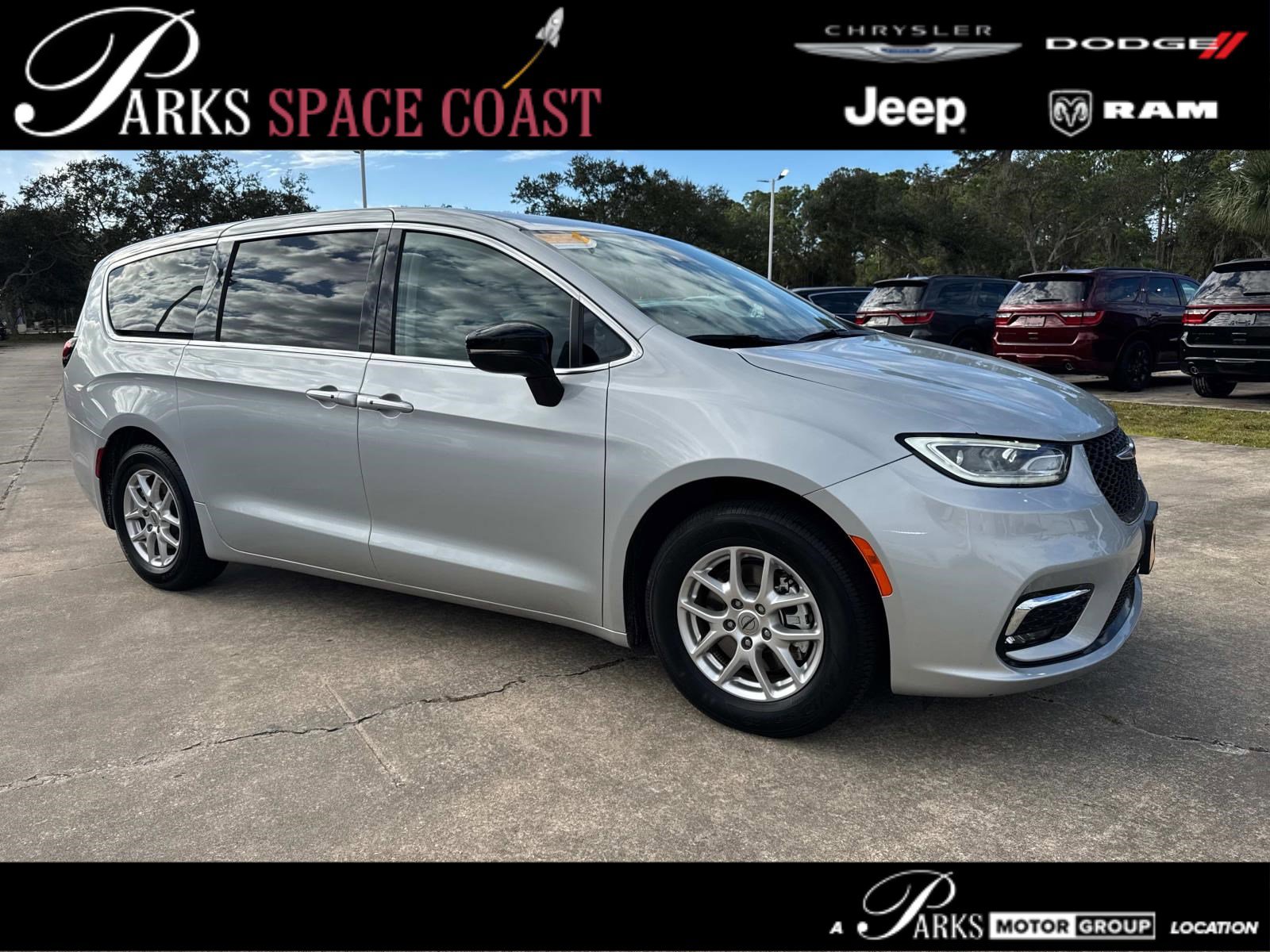 Certified 2024 Chrysler Pacifica Touring-L