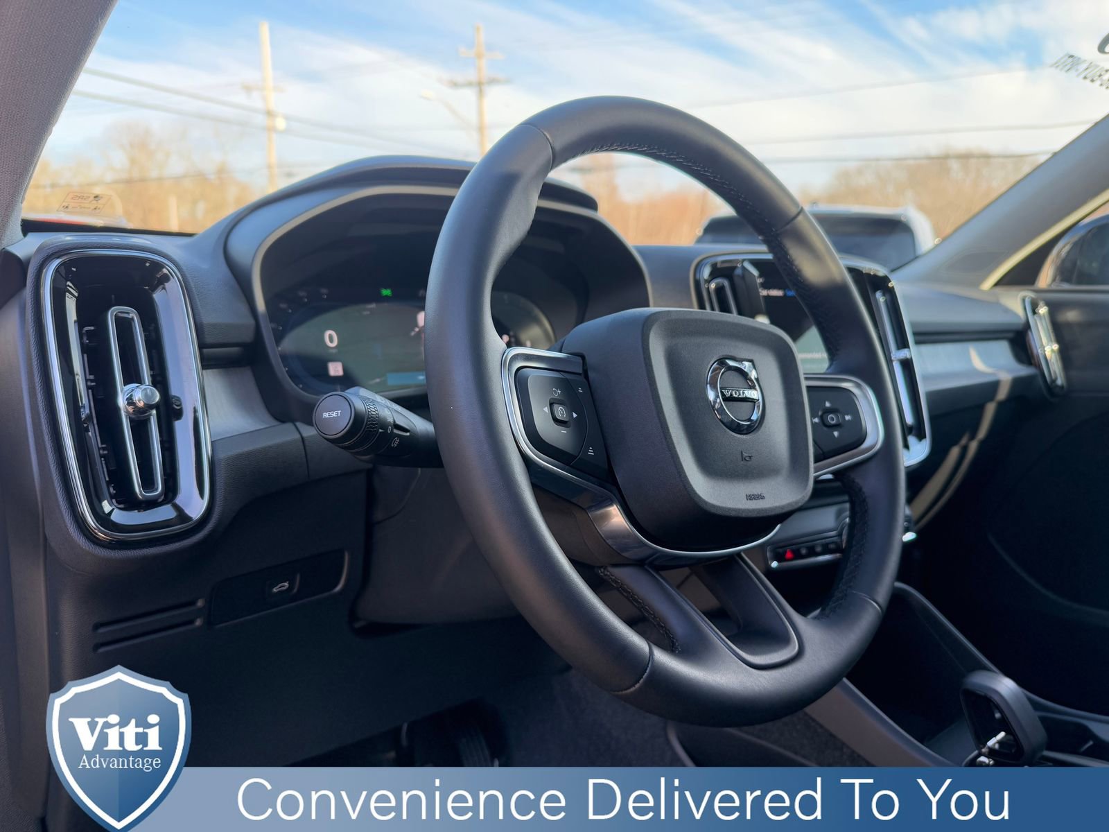 Certified 2025 Volvo XC40 B5 Core w/ Protection Package Premier image 17