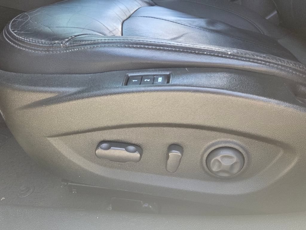 Used 2013 Buick LaCrosse Leather FWD image 10