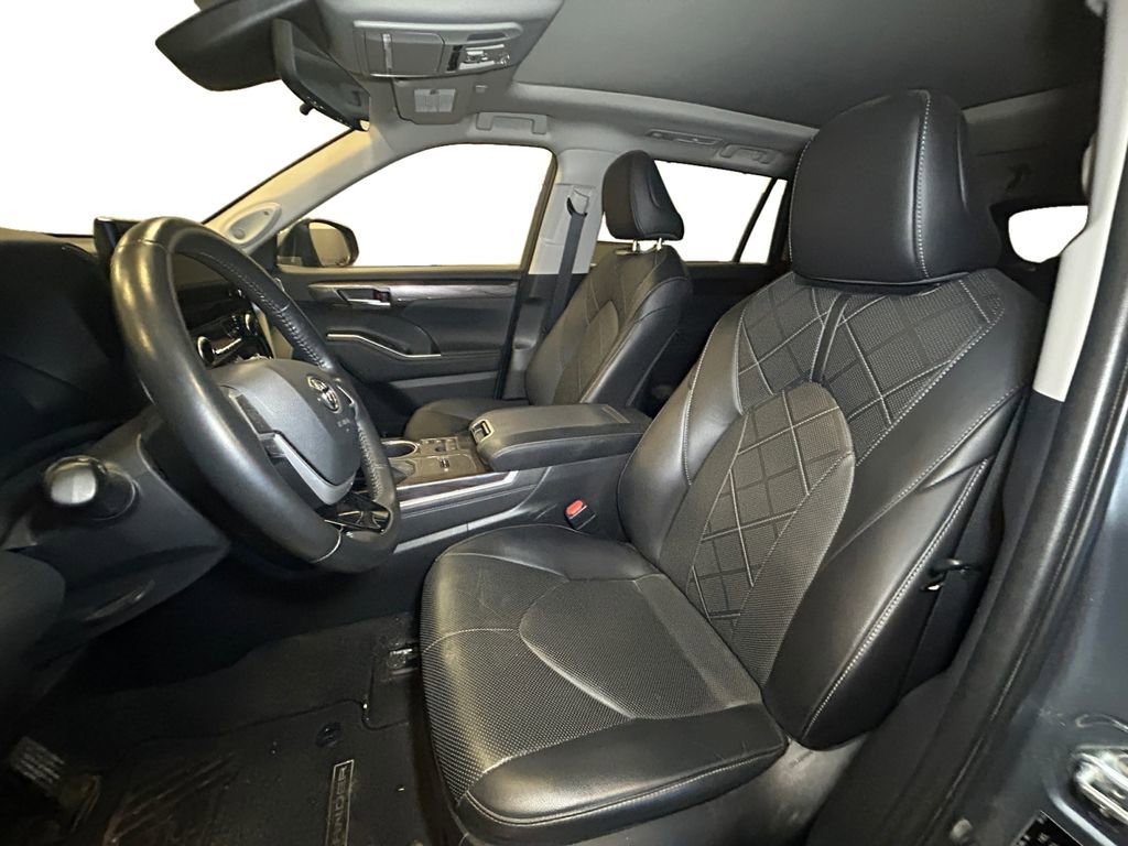 Used 2023 Toyota Highlander Platinum image 9