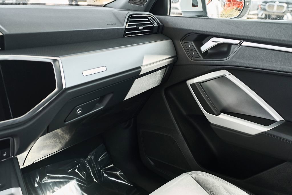 Used 2025 Audi Q3 2.0T Premium AWD/4WD image 35