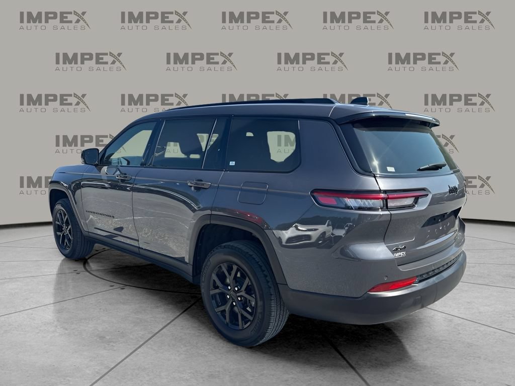 Used 2025 Jeep Grand Cherokee L Laredo AWD/4WD image 3