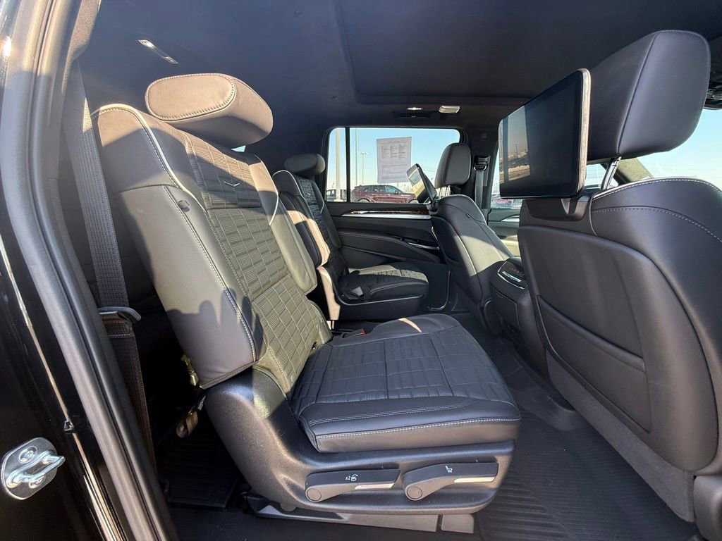 Used 2025 Cadillac Escalade ESV Sport Platinum image 34