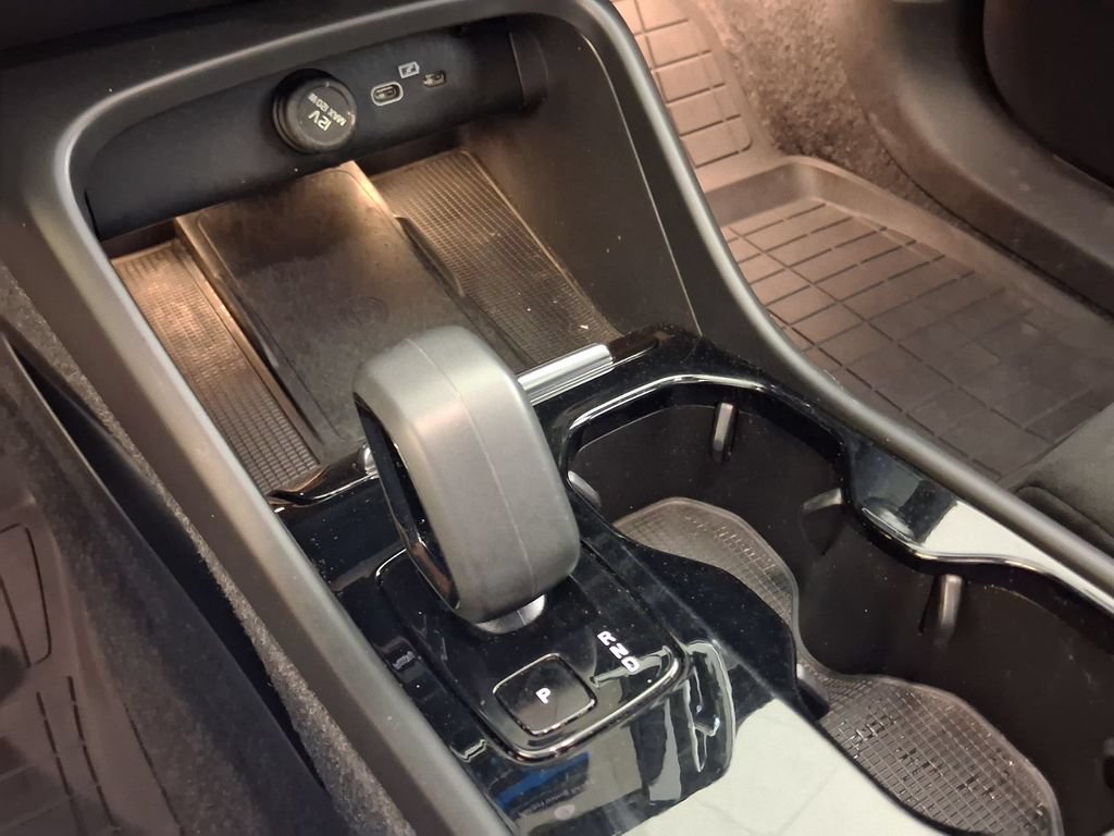 Certified 2023 Volvo C40 P8 Recharge Ultimate w/ Protection Package Premier AWD/4WD image 17