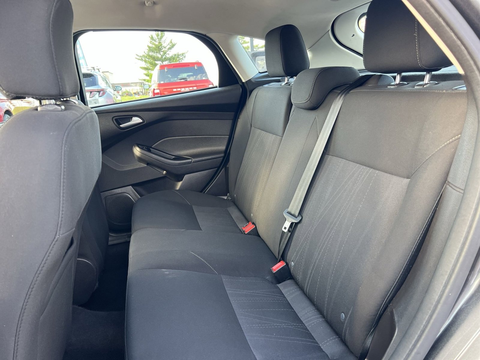 Used 2017 Ford Focus SE FWD image 21