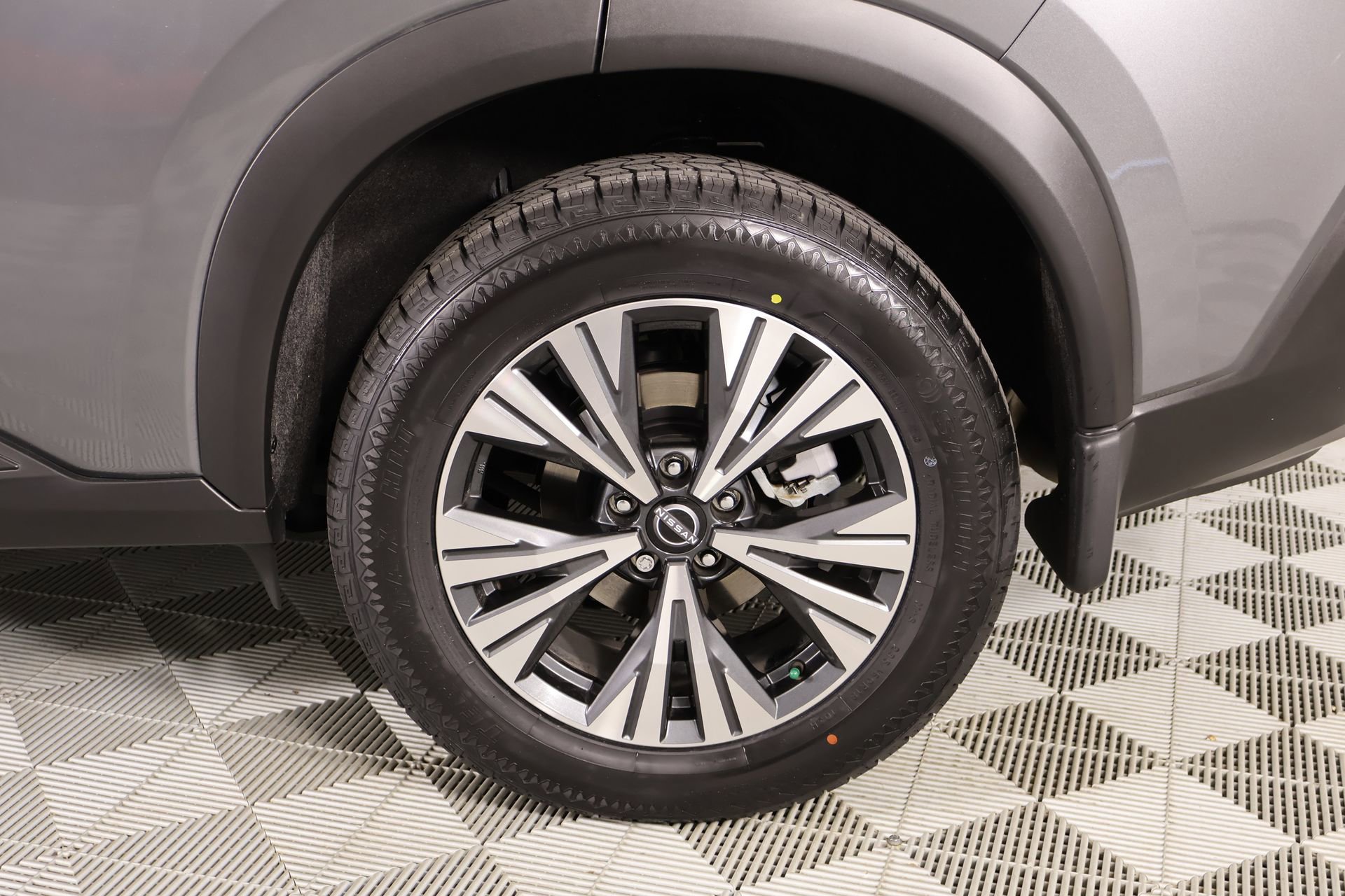 Used 2023 Nissan Rogue SV image 17