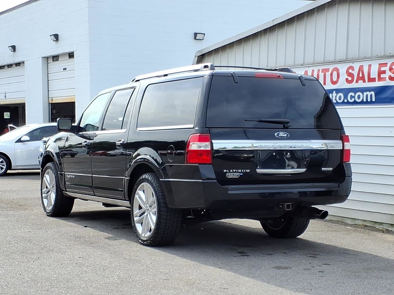 Used 2017 Ford Expedition EL Platinum AWD/4WD image 3