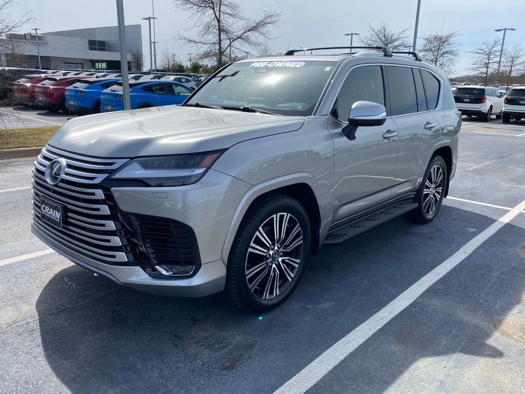 Used 2025 Lexus LX 600 4WD w/ Accessory Package (2T) image 3