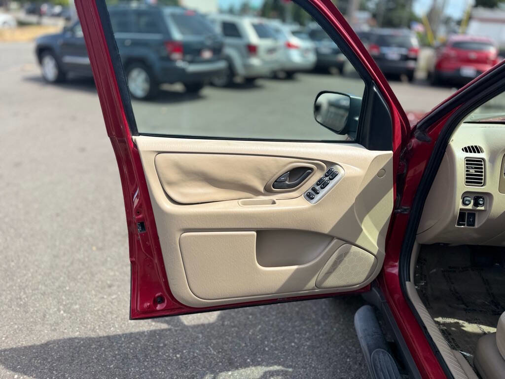 Used 2006 Ford Escape XLT image 11