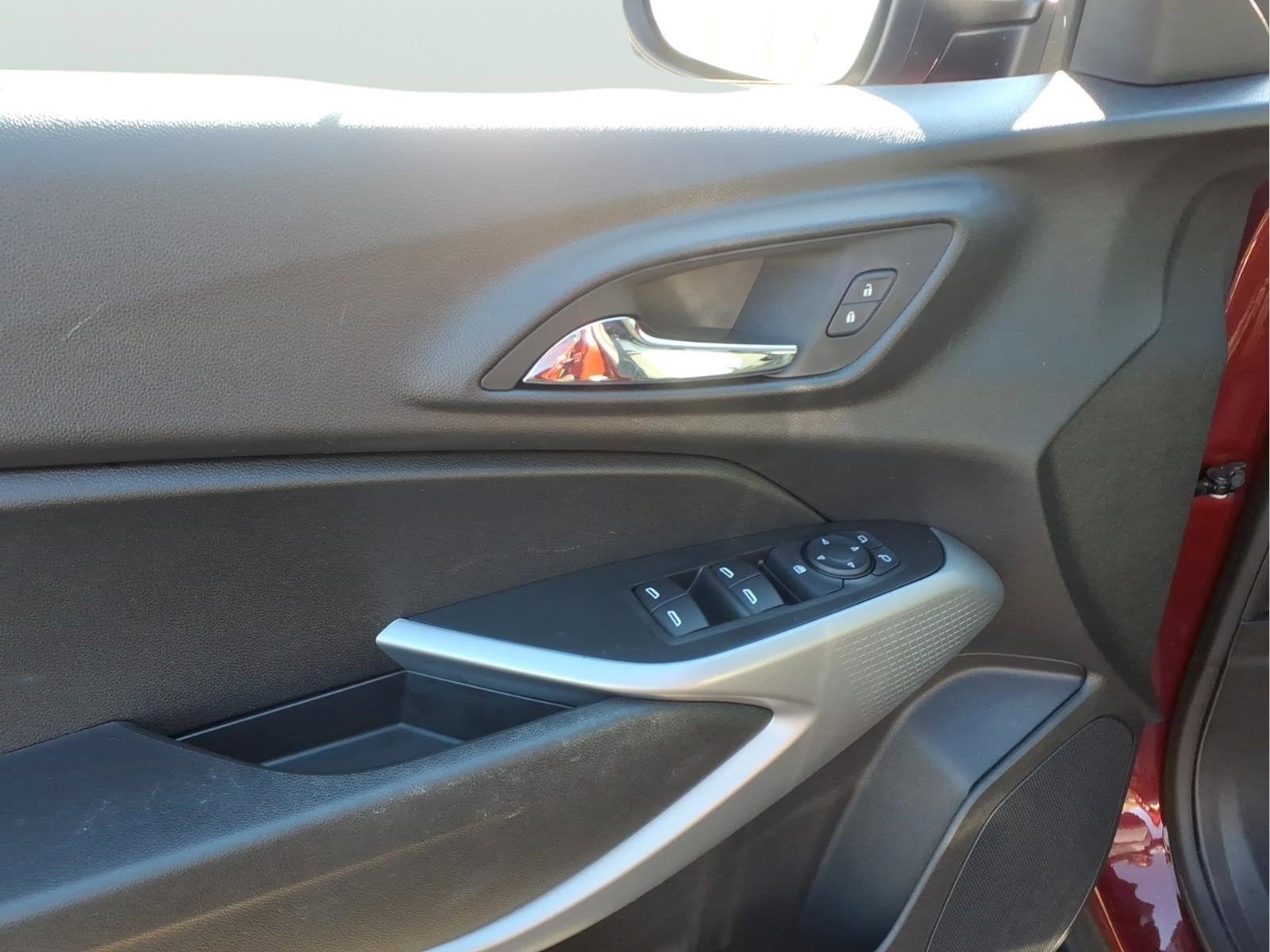 Used 2024 Chevrolet Trax LS w/ LS Convenience Package FWD image 9